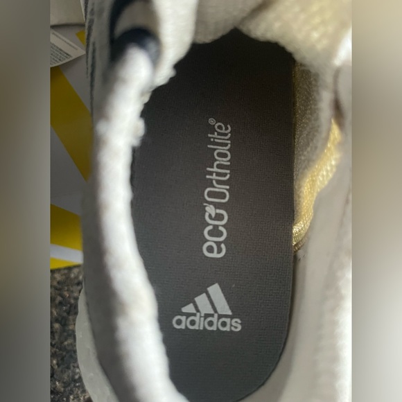 Adidas PureBOOST GO size 6US - Picture 7 of 8